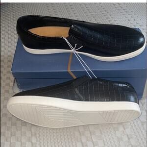 FAUX LEATHER QUILTED SNEAKER Mens Size 10 Universal Thread flat slip on unisex